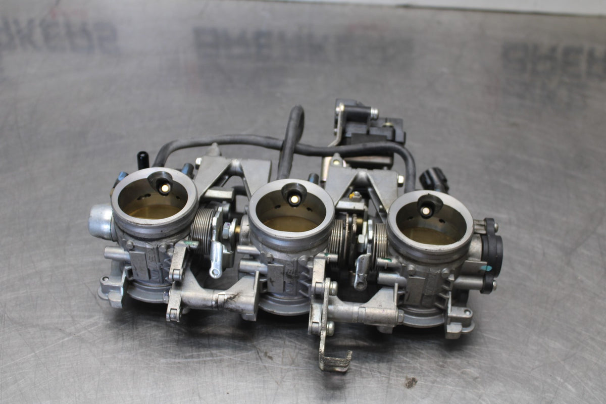 12 TRIUMPH STREET TRIPLE R MAIN FUEL INJECTORS / THROTTLE BODIES BB914