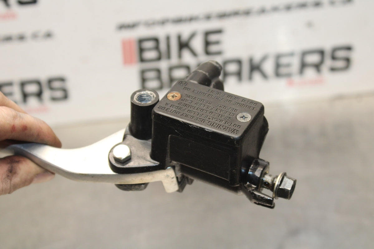 08 HONDA CBR125R FRONT BRAKE MASTER CYLINDER w/ LEVER BB839