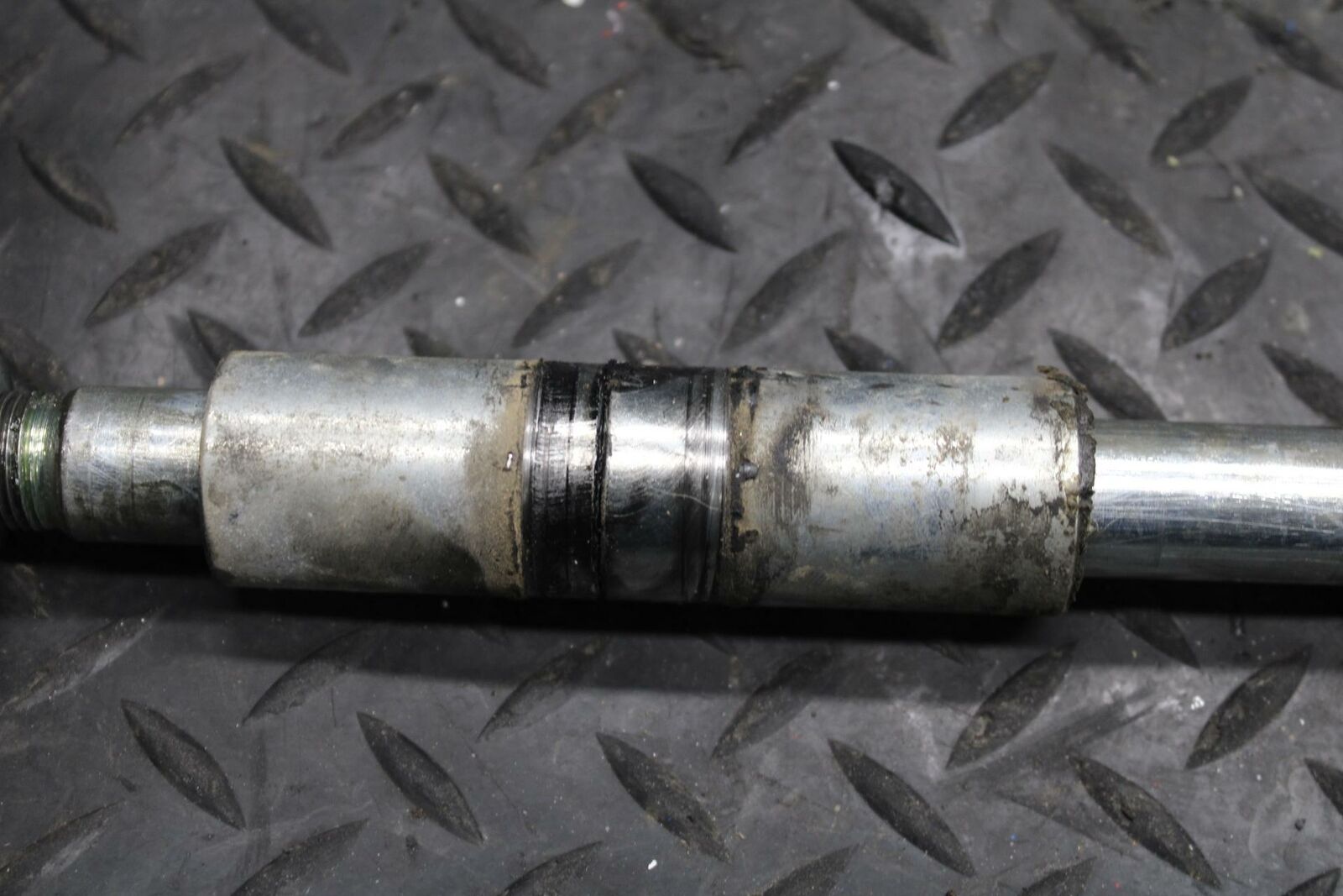 05-06 KAWASAKI VULCAN 1500 VN1500 CLASSIC FRONT WHEEL RIM AXLE PIVOT BOLT BB220