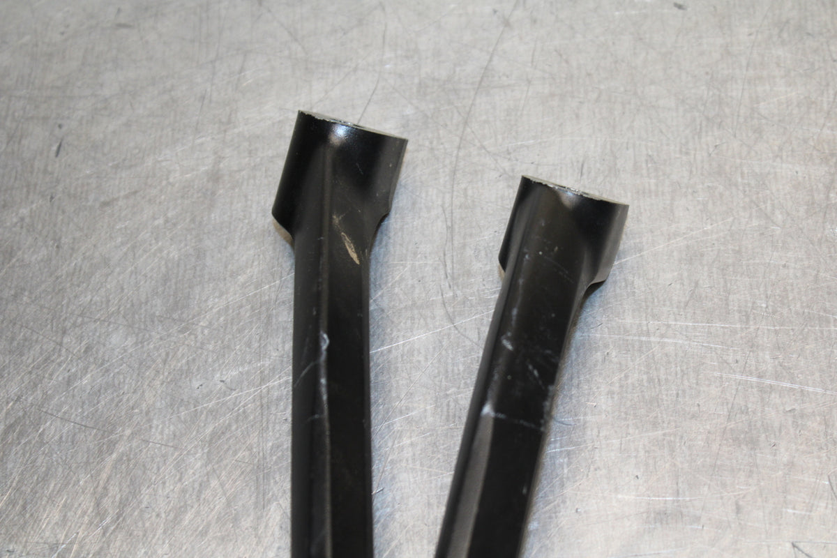 09 SUZUKI GSXR600 REAR BACK PASSENGER PEG SET PAIR BB759