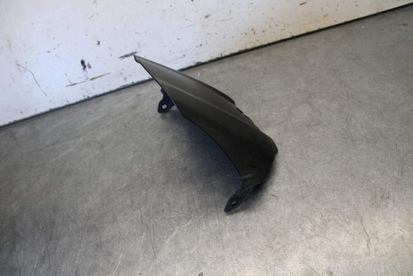 05-06 SUZUKI GSXR1000 REAR BACK WHEEL TIRE HUGGER FENDER 63114-41G00-291 BB663