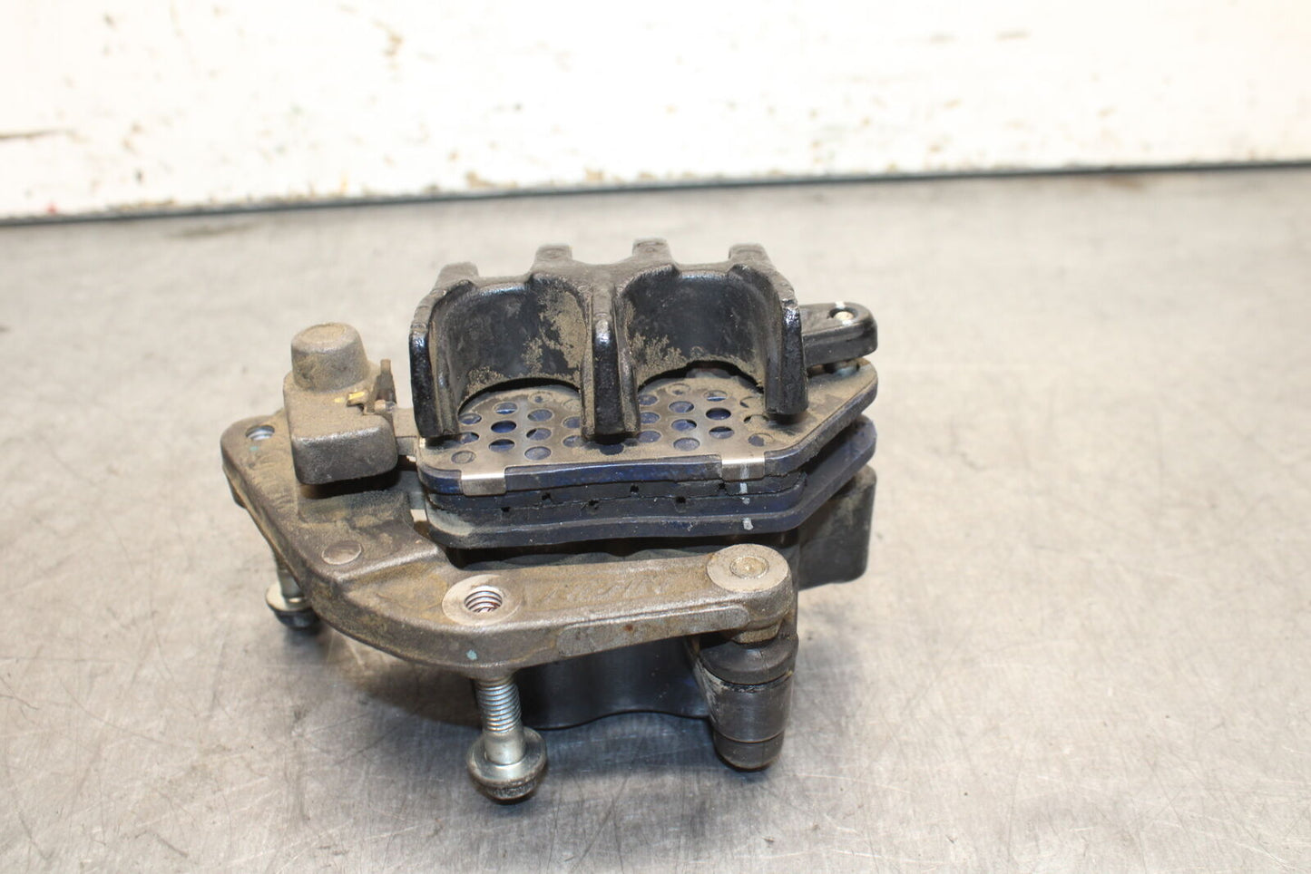 15-19 HONDA CBR300R LEFT FRONT BRAKE CALIPER  BB112