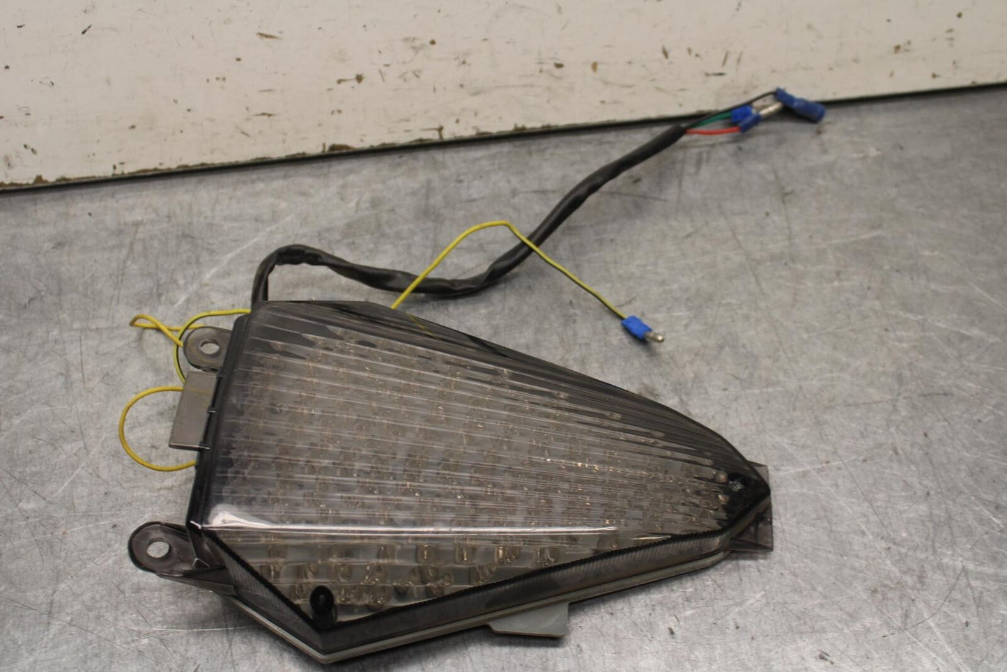 08-16 YAMAHA YZF R6 AFTERMARKET REAR TAIL TAILLIGHT BACK BRAKE LIGHT BB636