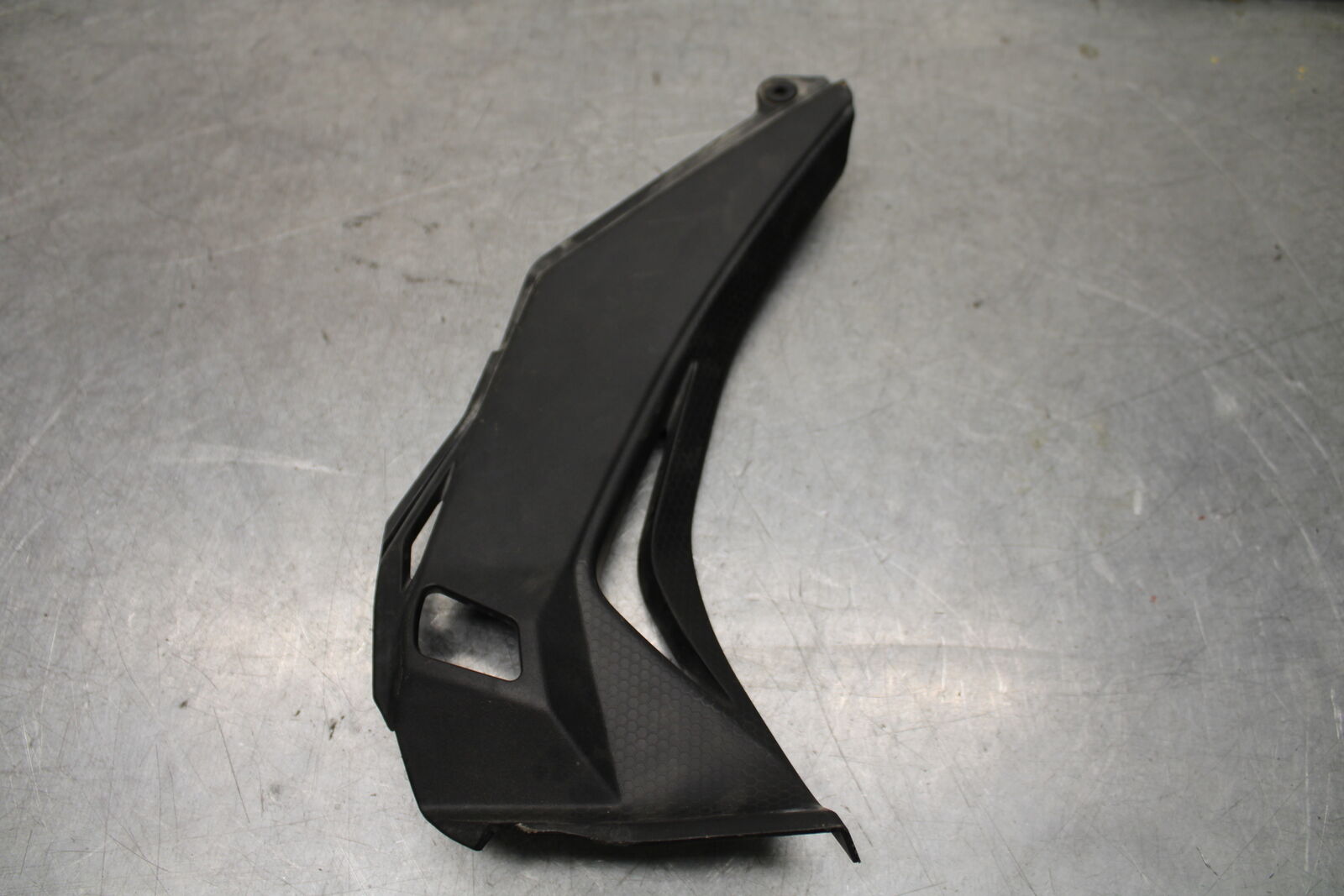 16 KAWASAKI NINJA ZX10R RIGHT FRONT DUCT COVER  BB650