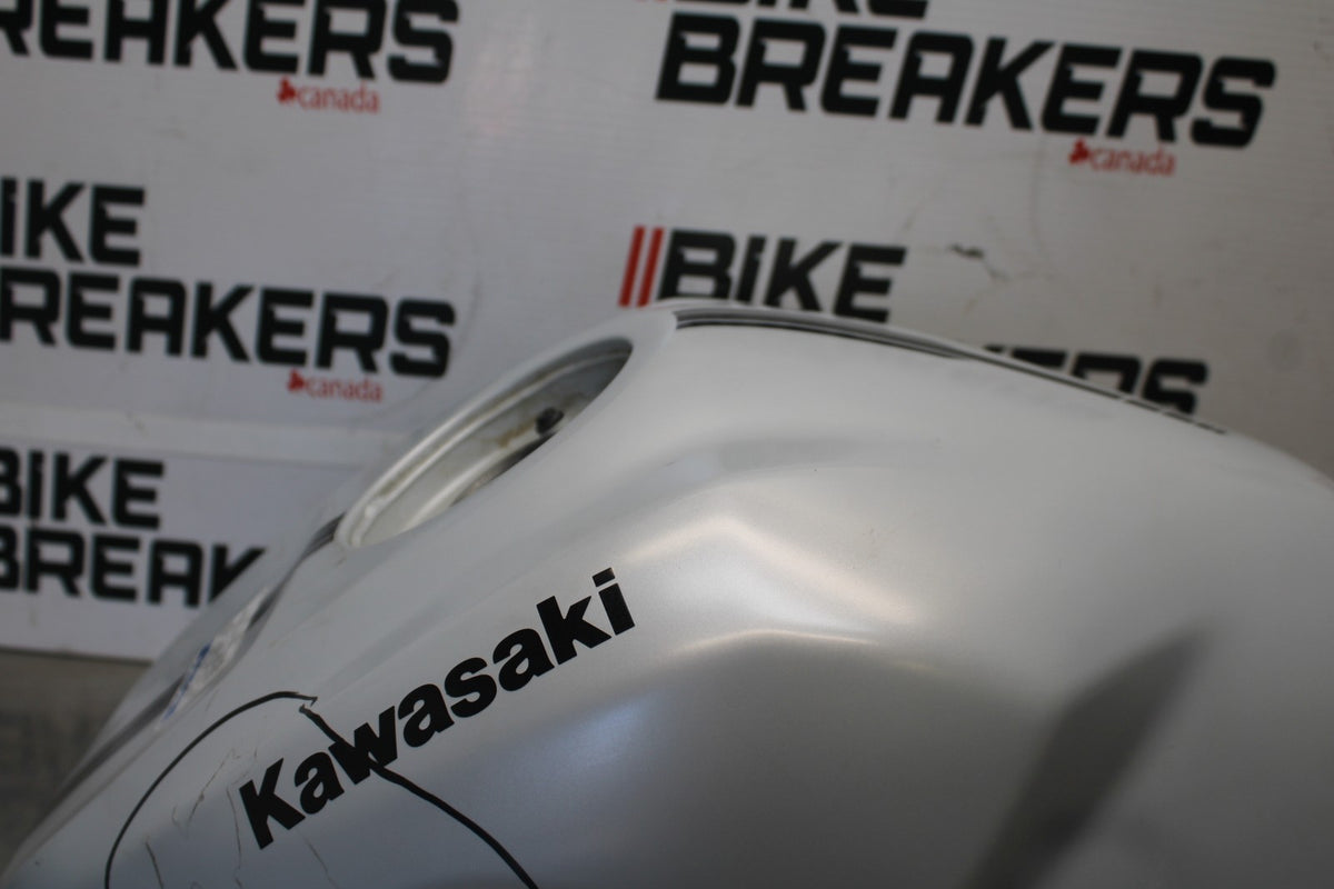 23-26 KAWASAKI NINJA ZX4RR GAS TANK FUEL CELL PETROL RESERVOIR BB898