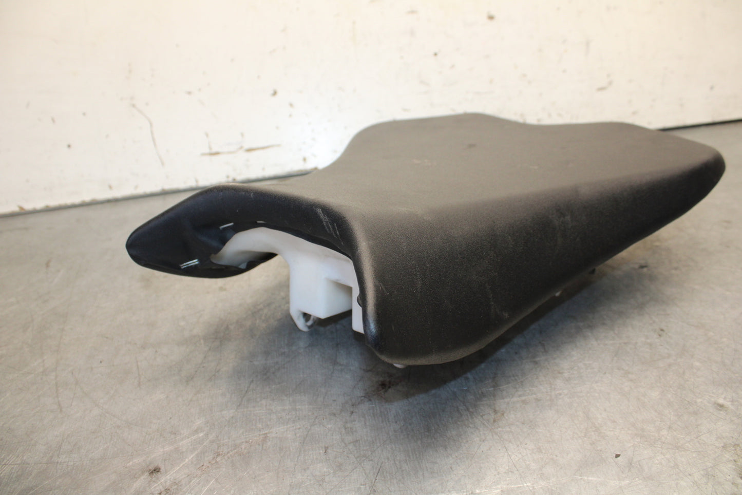 13-18 KAWASAKI NINJA ZX6R FRONT DRIVERS SEAT PAD SADDLE  BB682