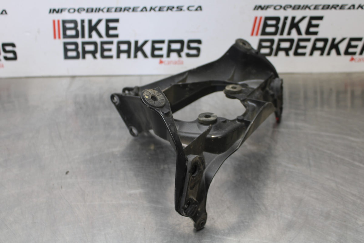06-07 SUZUKI GSXR 600 UPPER FAIRING MIRROR GAUGES STAY BRACKET BB178