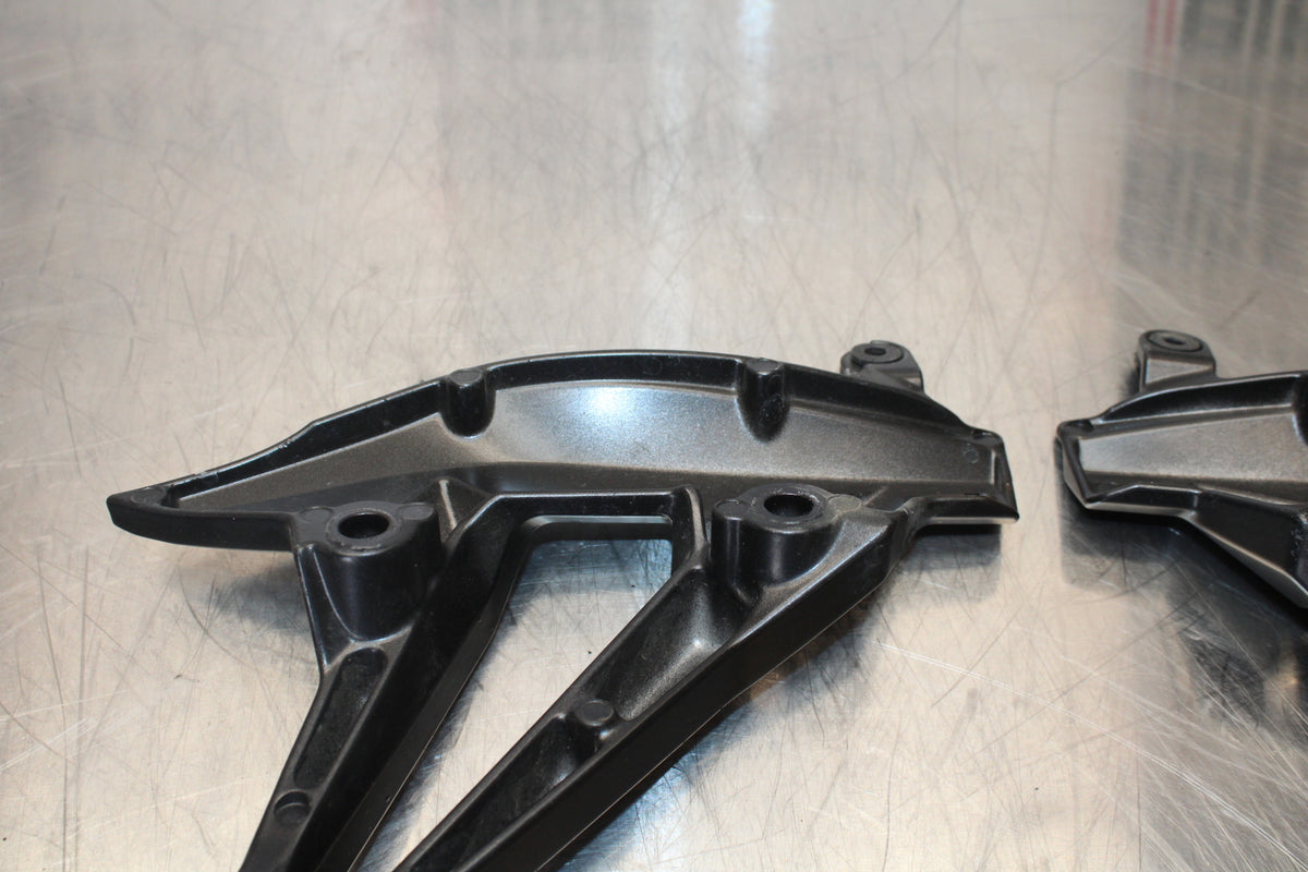 07 KAWASAKI Z1000 REAR BACK PASSENGER PEG SET PAIR BB148