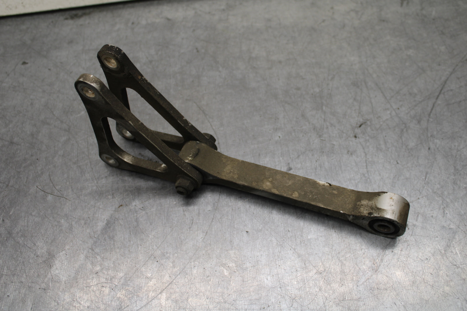 03-05 YAMAHA YZF R6  REAR DOGBONE SHOCK LINKAGE LINK BB751
