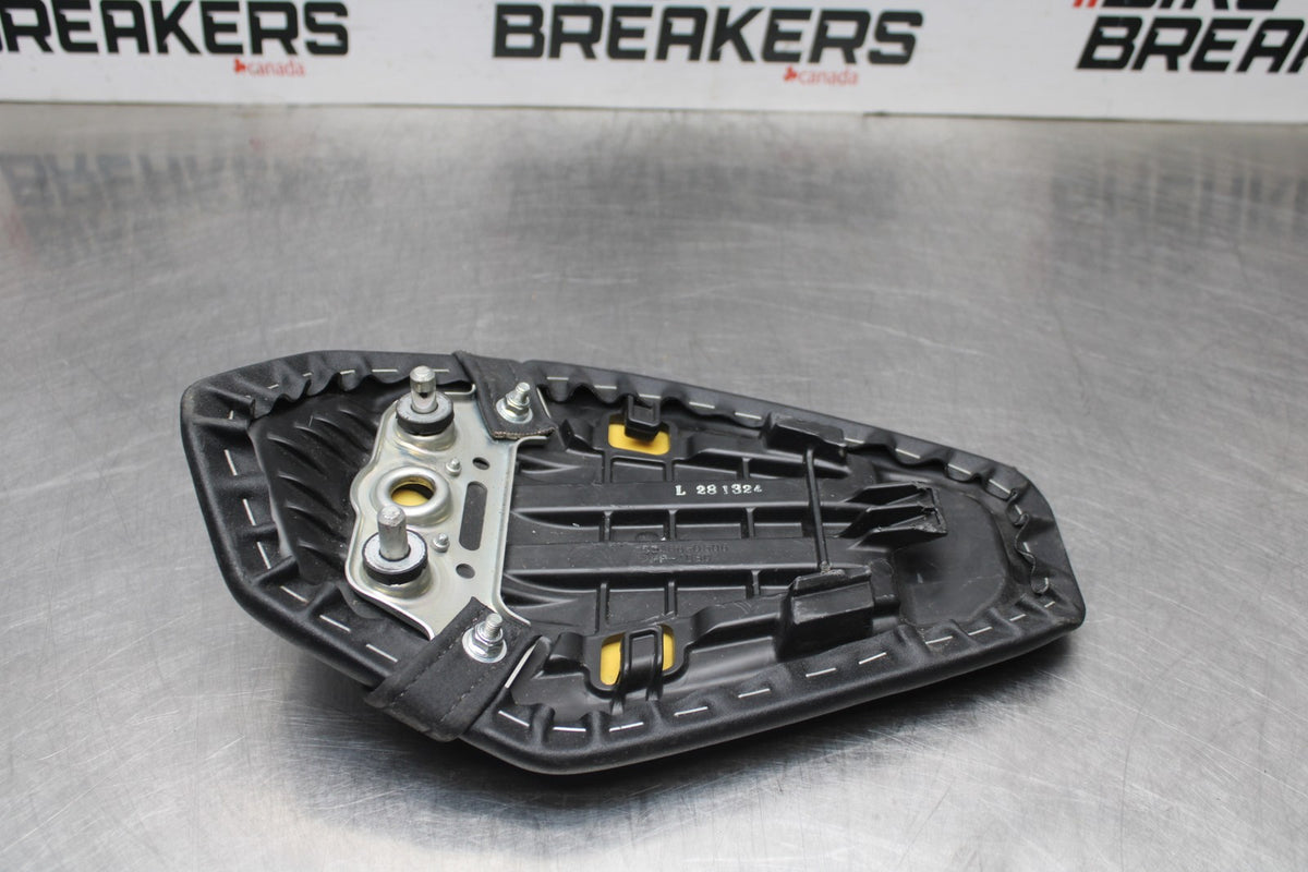 21-22 KAWASAKI NINJA ZX10R REAR BACK PASSENGER TANDEM SEAT SADDLE PILLION BB840