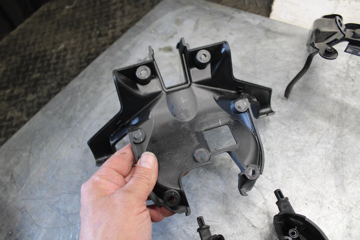 22-23 HUSQVARNA SVARTTPILEN 401 LIGHT TANK  BRACKET LEFTOVER BB541