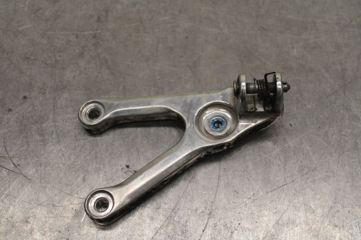 03-05 YAMAHA YZF R6  LEFT REARSET REAR SET DRIVER FOOT PEG BRACKET MOUNT BB132