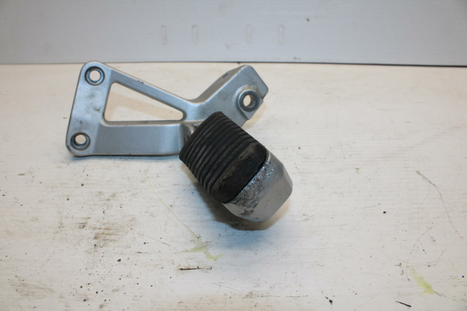 86-06 KAWASAKI CONCOURS 1000 ZG1000A LEFT REAR BACK PASSENGER PEG  BB292