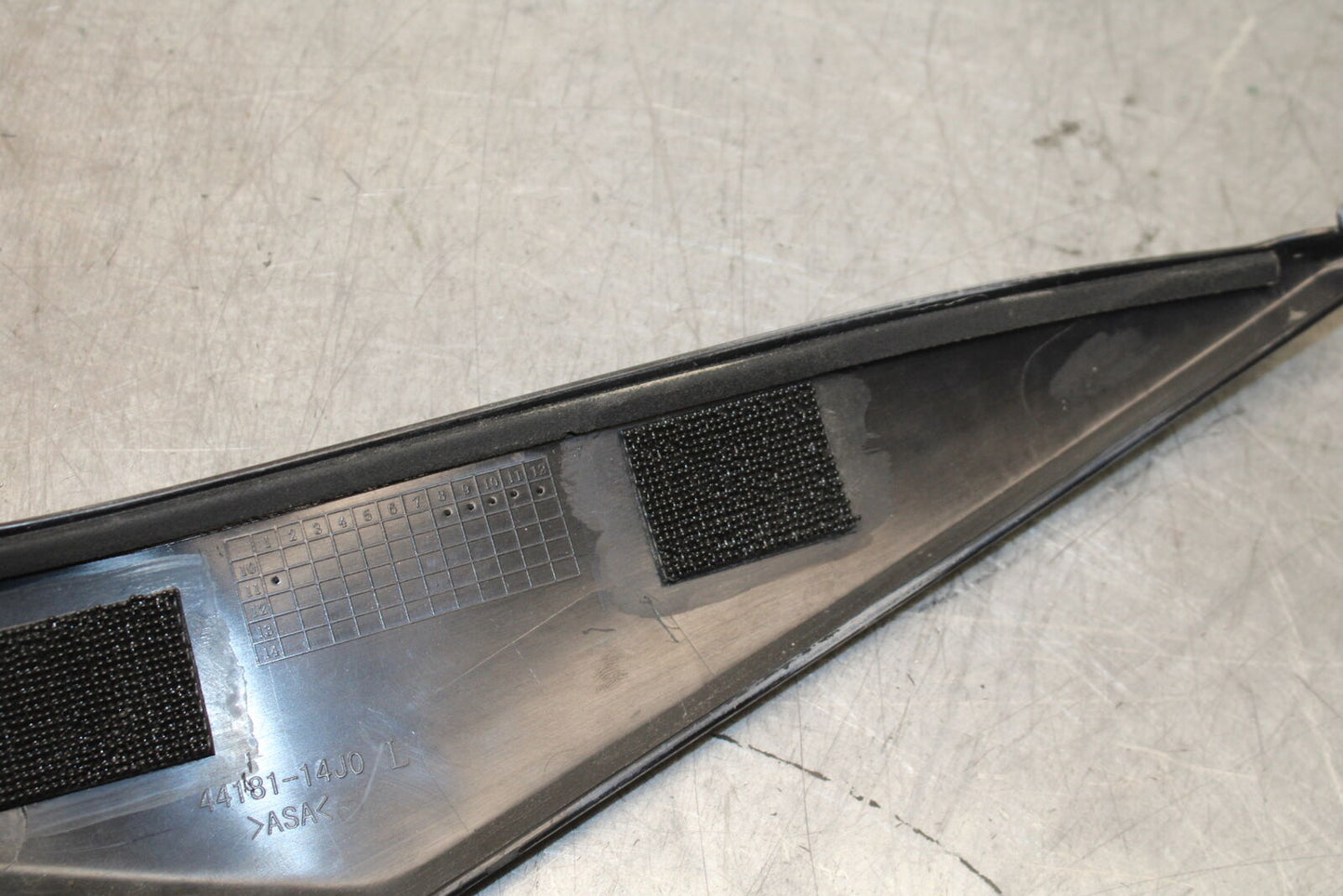 11-24 SUZUKI GSXR750 LEFT GAS TANK FUEL PANEL COVER TRIM COWL  44180-14J00 BB714