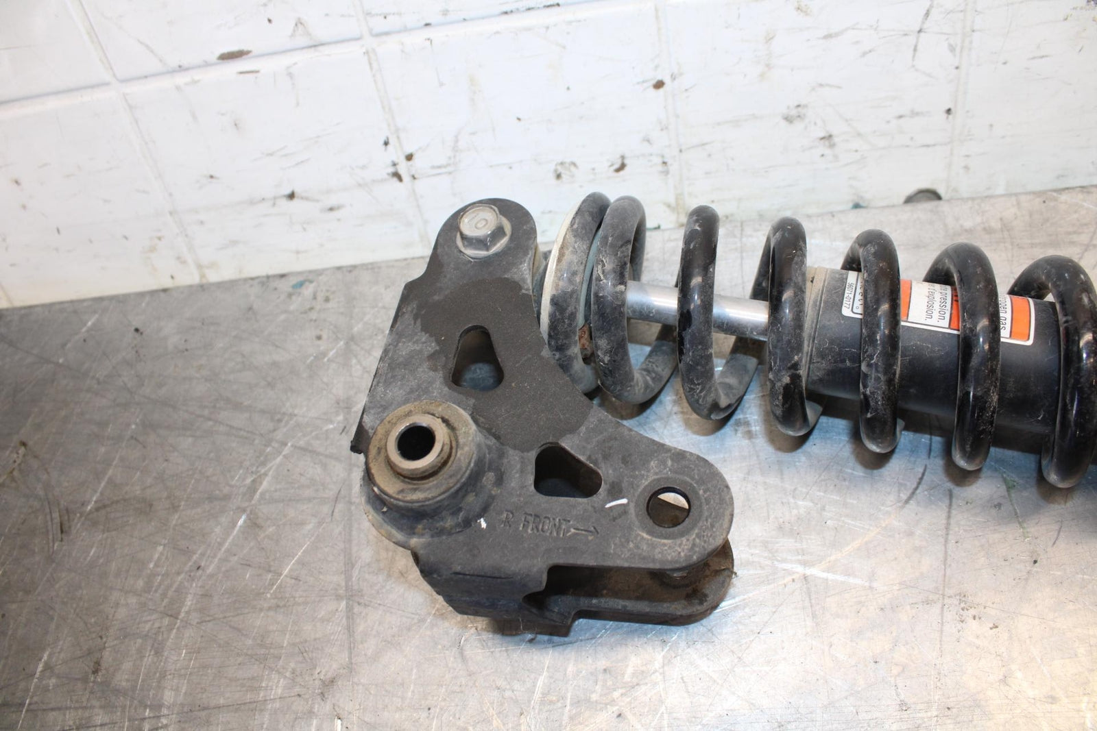 18 KAWASAKI Z 400 REAR BACK SHOCK ABSORBER SUSPENSION BB469