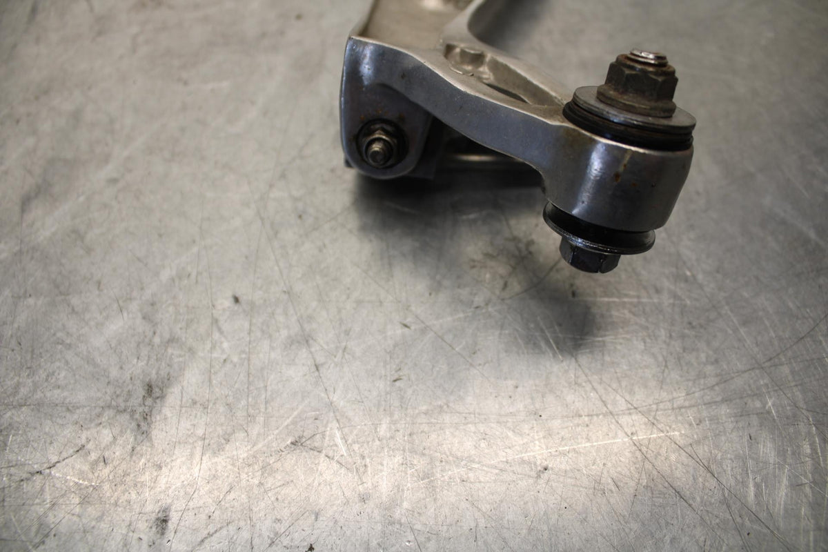 2001 Yamaha YZF R6 RIGHT REAR BACK PASSENGER PEG 5EB-27440-00-00 BB68