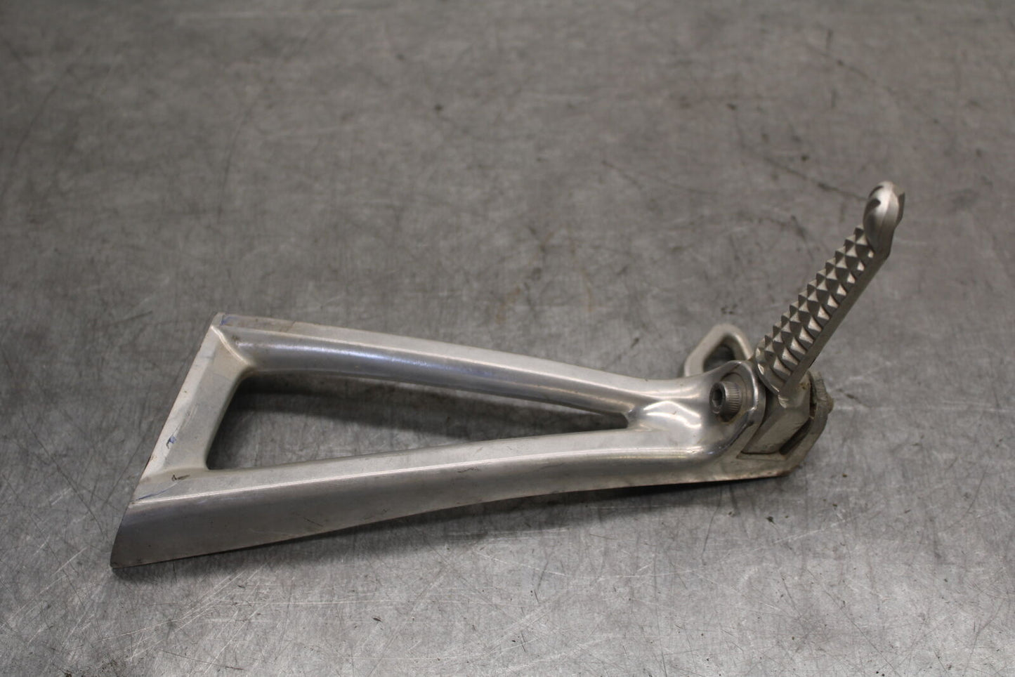 08-09 YAMAHA YZF R6S LEFT REAR BACK PASSENGER PEG  BB690