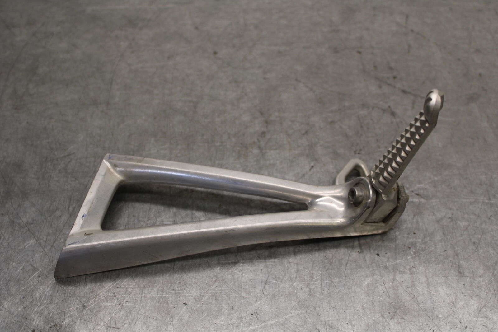 08-09 YAMAHA YZF R6S LEFT REAR BACK PASSENGER PEG  BB690