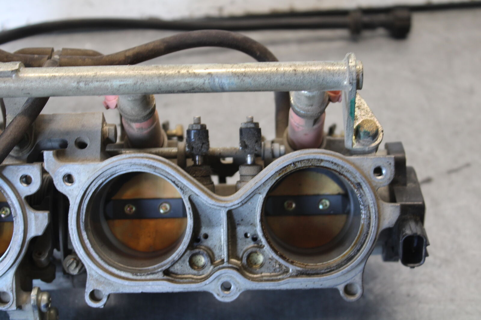 03-04 HONDA CBR600RR MAIN FUEL INJECTORS / THROTTLE BODIES 16400-MEE-672 BB661