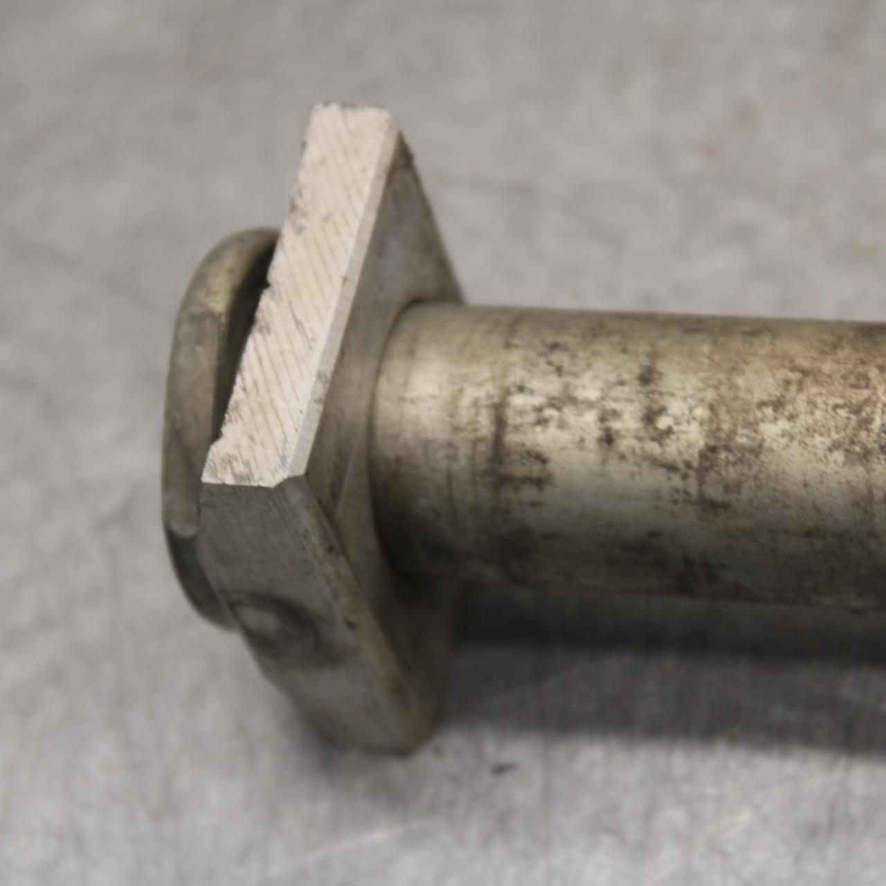 21 KAWASAKI NINJA ZX6R REAR AXLE BACK WHEEL RIM PIVOT BOLT AXEL 41068-0613 BB647