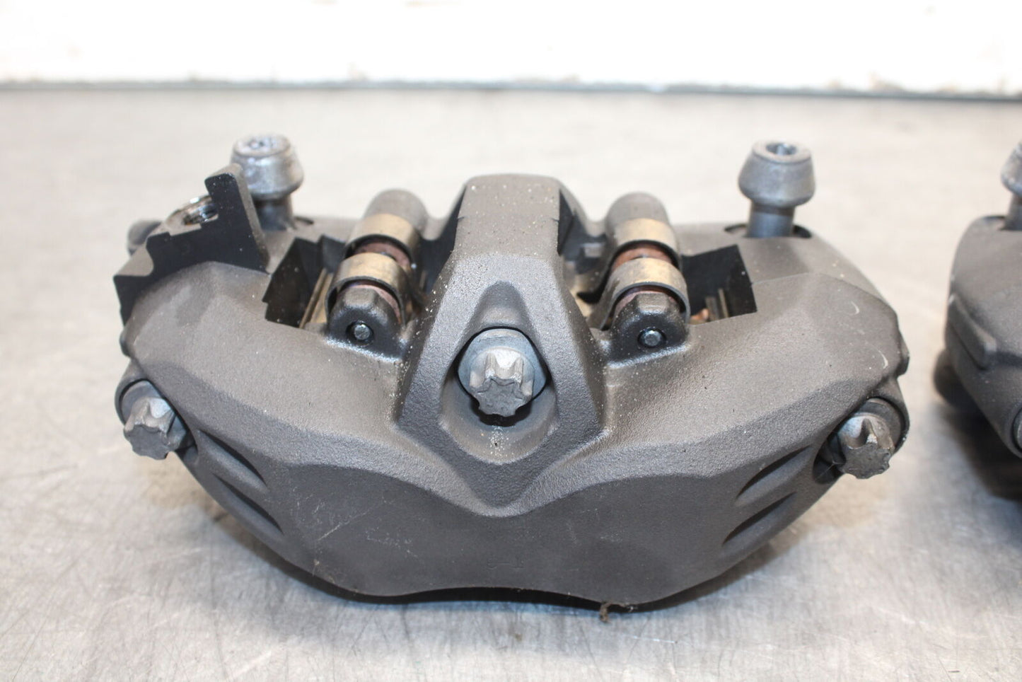 09-12 KAWASAKI NINJA ZX6R RIGHT LEFT FRONT BRAKE CALIPER SET PAIR CALIPERS BB698