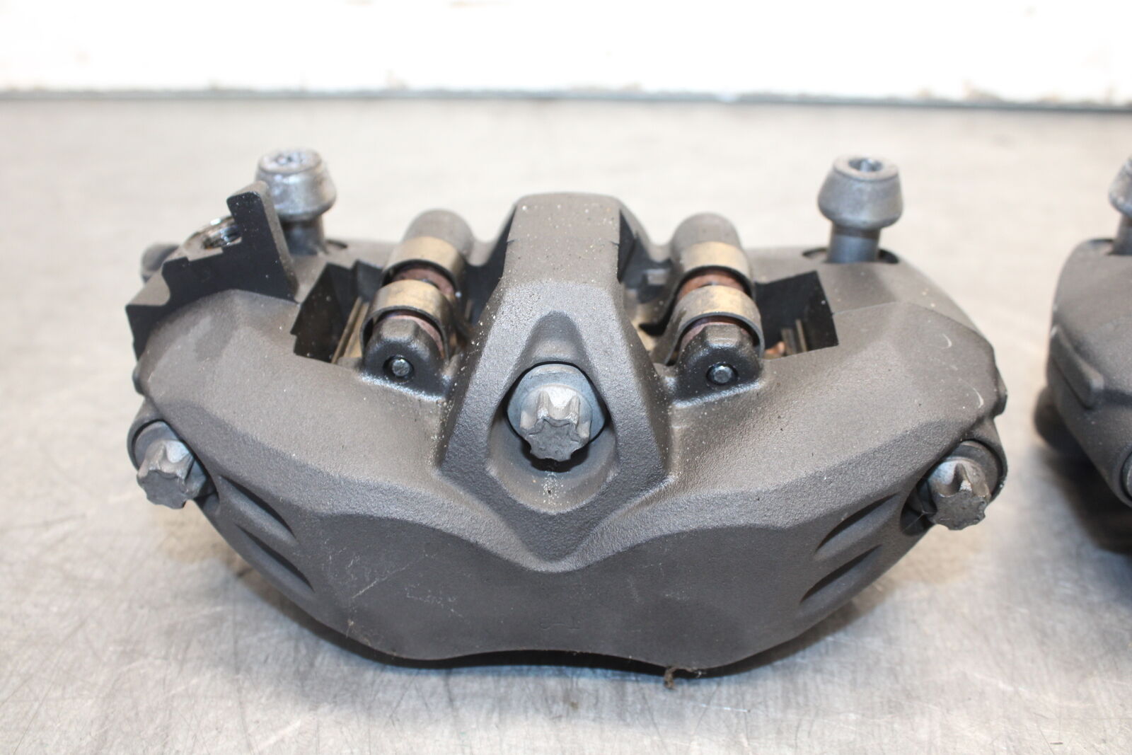 09-12 KAWASAKI NINJA ZX6R RIGHT LEFT FRONT BRAKE CALIPER SET PAIR CALIPERS BB698