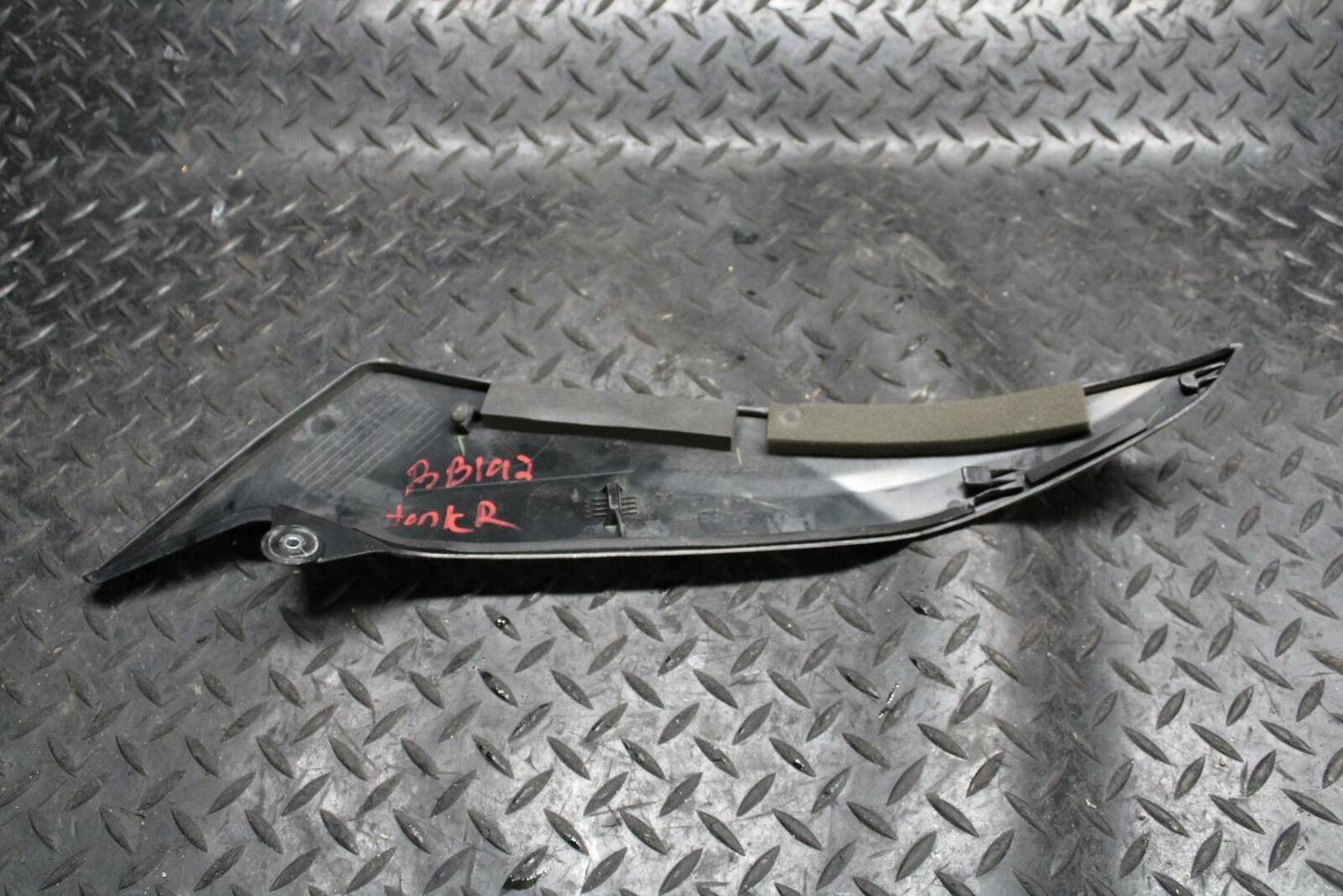 09-14 YAMAHA YZF R1 RIGHT GAS TANK FUEL CELL PANEL COVER TRIM COWL  BB192