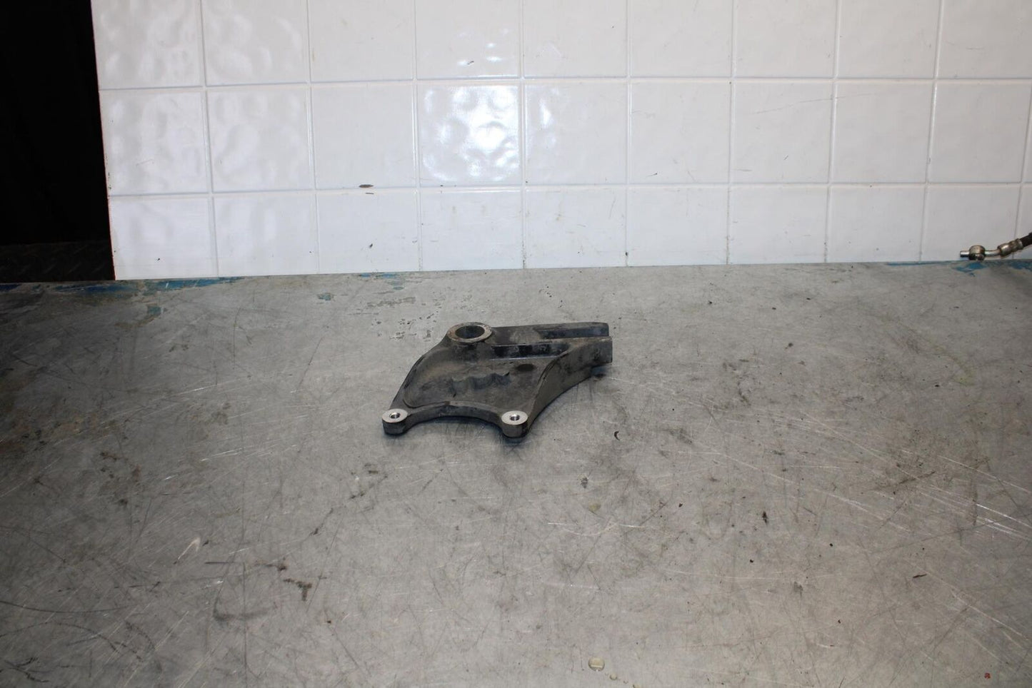 06-07 KAWASAKI NINJA ZX14R REAR BRAKE CALIPER HANGER BACK MOUNTING BRACKETBB433