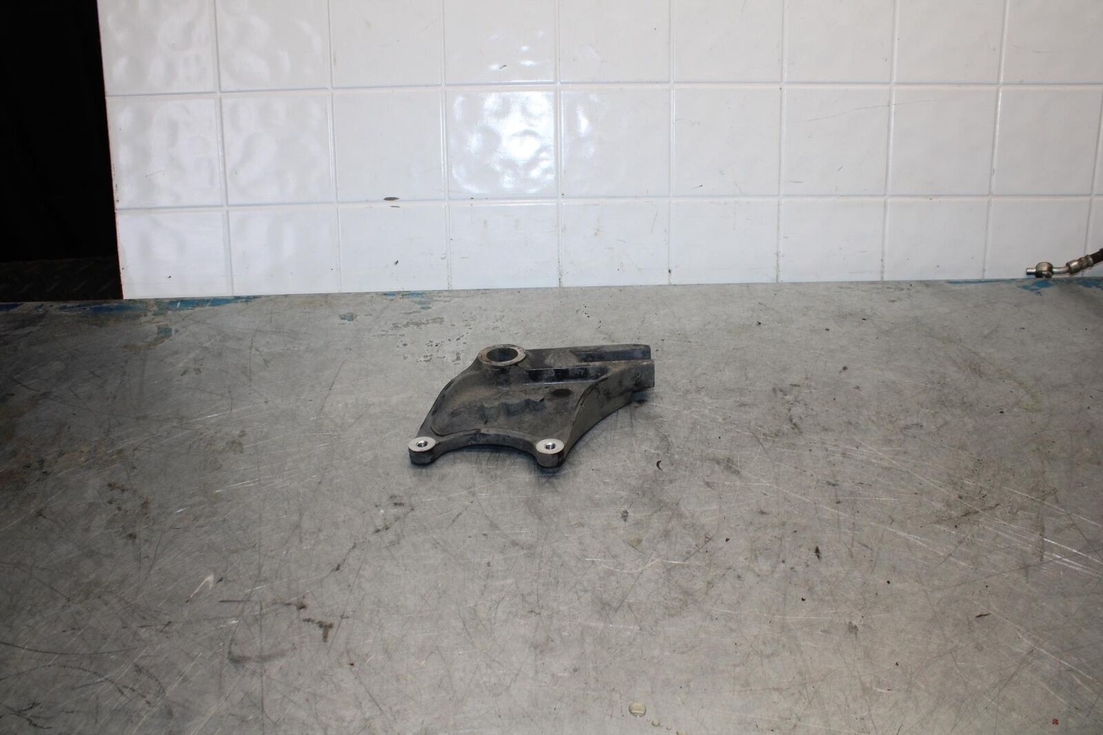 06-07 KAWASAKI NINJA ZX14R REAR BRAKE CALIPER HANGER BACK MOUNTING BRACKETBB433