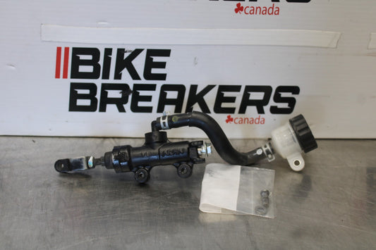 18 SUZUKI GSXR750 REAR BACK BRAKE MASTER CYLINDER W RESERVOIR BB891