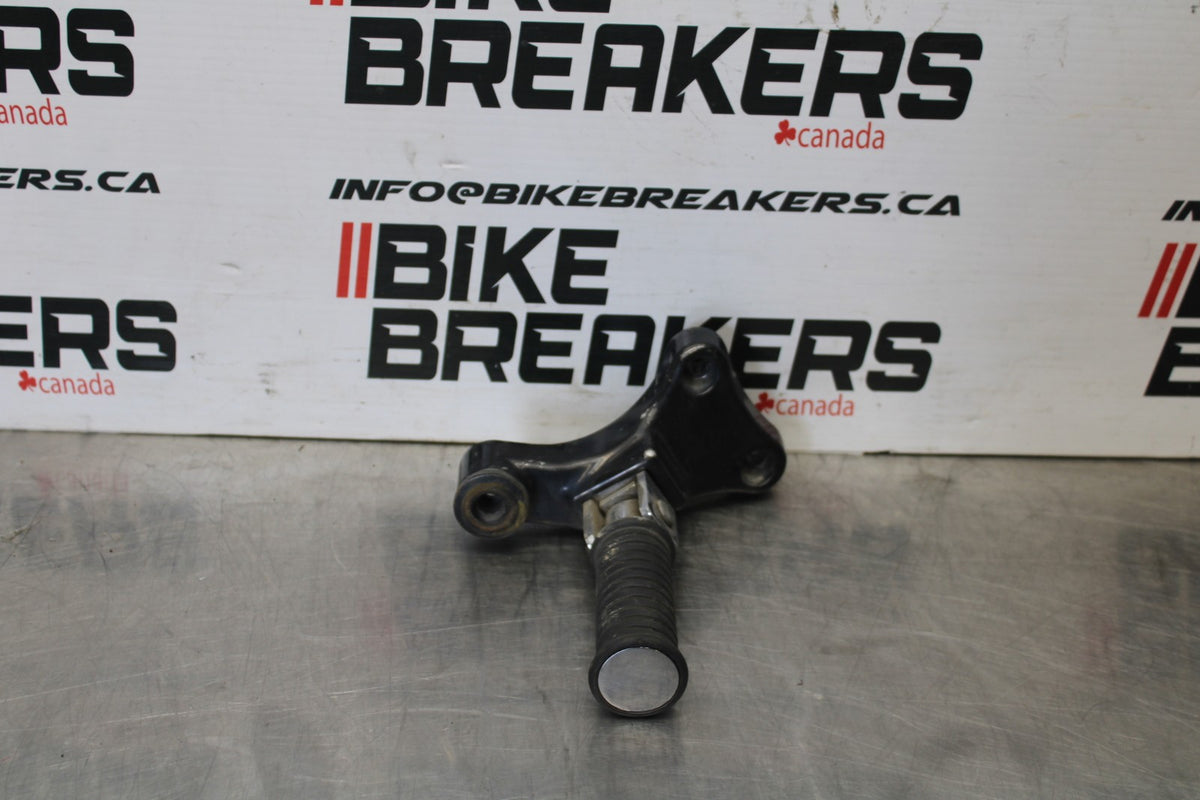 03 KAWASAKI VULCAN 1600 RIGHT REAR PASSENGER FOOT STEP PEG BB865