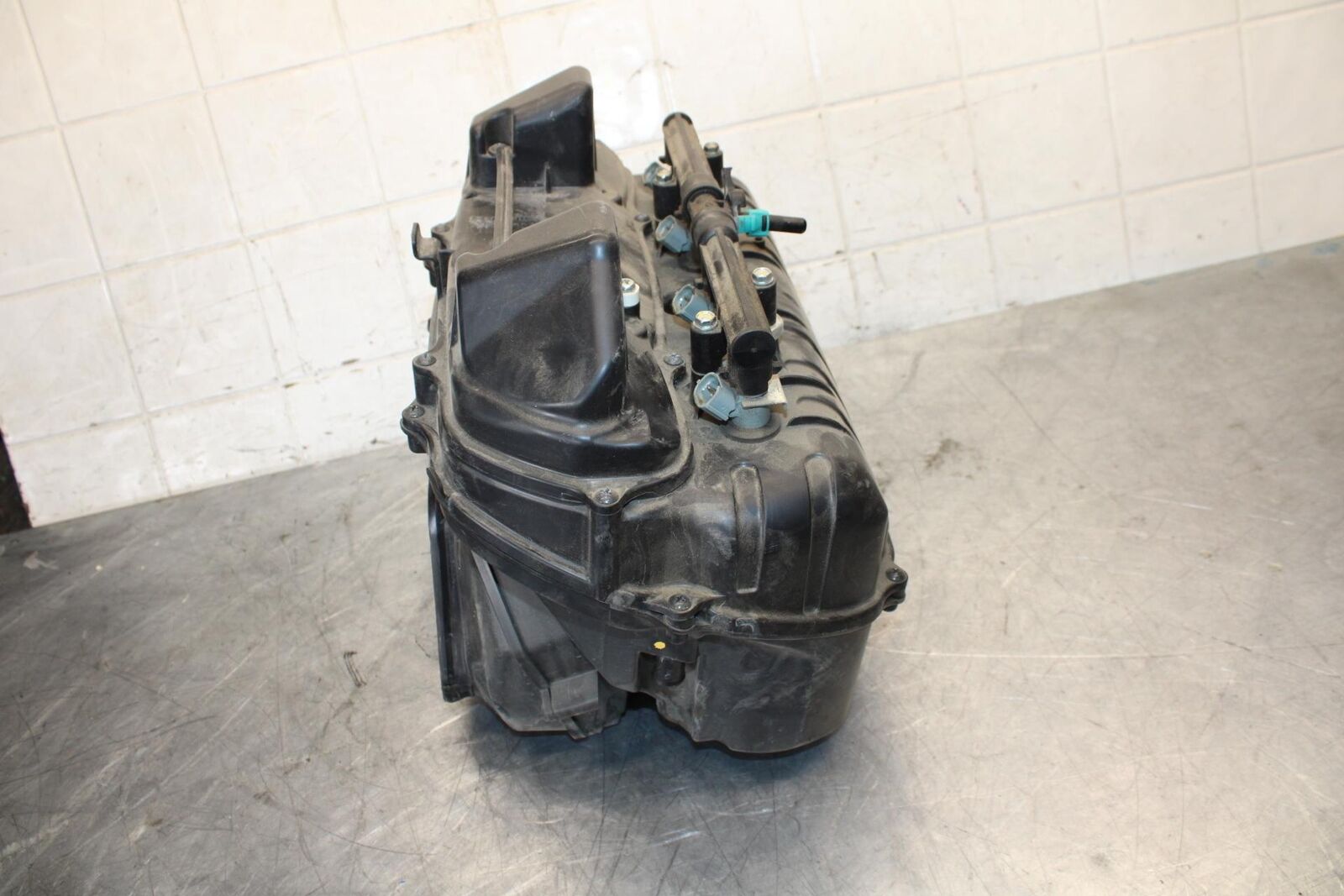 2011 Honda CBR600RR AIRBOX  INTAKE FILTER BOX 17220-MFJ-D00 17240-MFJ-D00 BB520