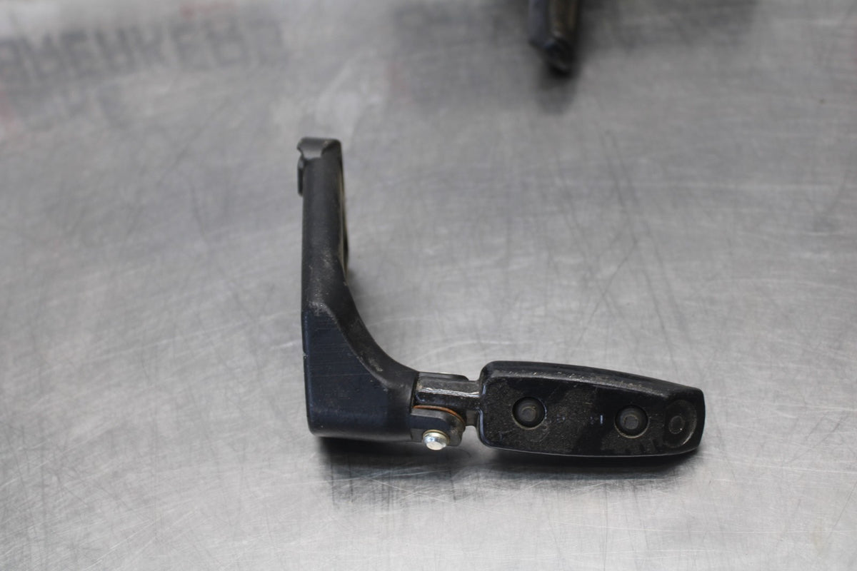 09-17 HARLEY-DAVIDSON V-ROD REAR PASSENGER FOOT STEP PEG SET BB886