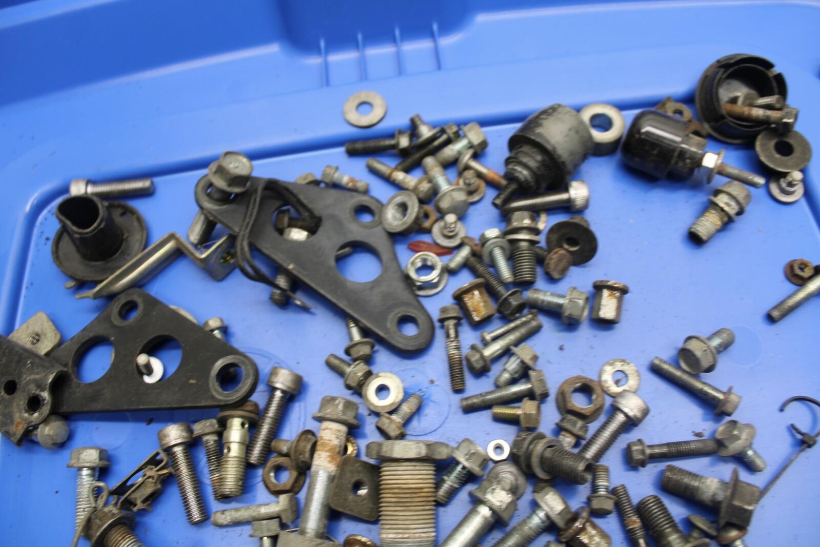 1992 Honda CBR600F2 LEFTOVER MOUNTING BOLTS HARDWARE MOTOR SCREWS BB40
