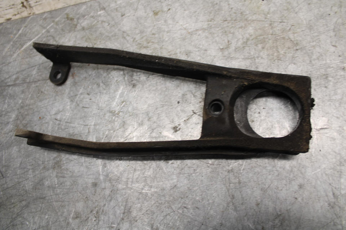 2007 Suzuki GSXR600 SWINGARM CHAIN BUFFER SLIDER GUIDE 61273-01H00 BB540