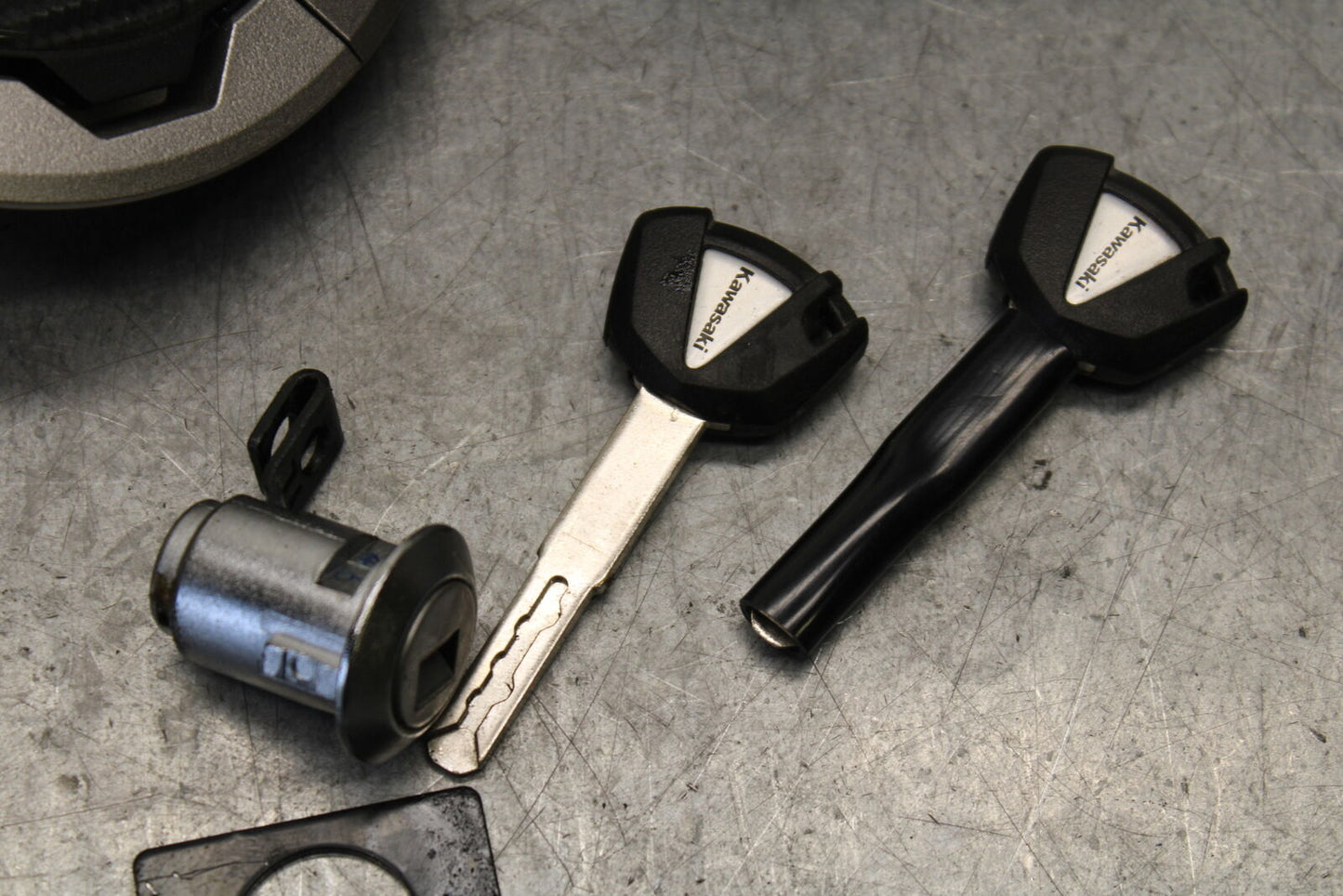 18-23 KAWASAKI NINJA 400 IGNITION LOCK KEY SET W/ GAS CAP AND SEAT LOCK BB660