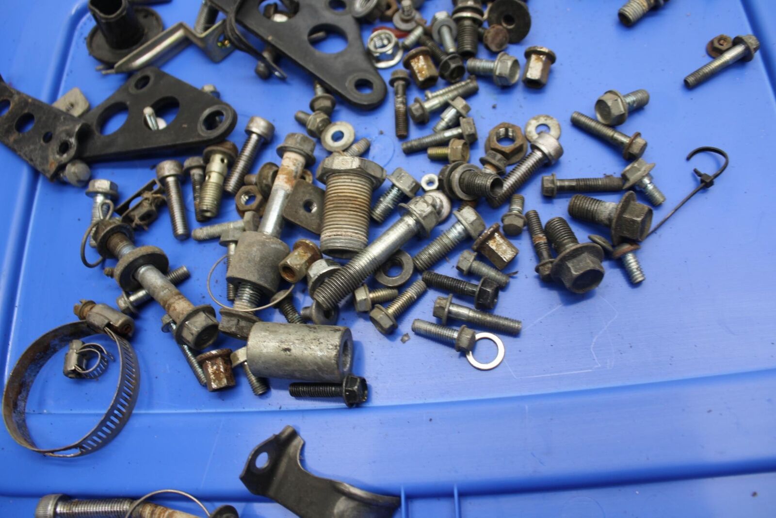 1992 Honda CBR600F2 LEFTOVER MOUNTING BOLTS HARDWARE MOTOR SCREWS BB40