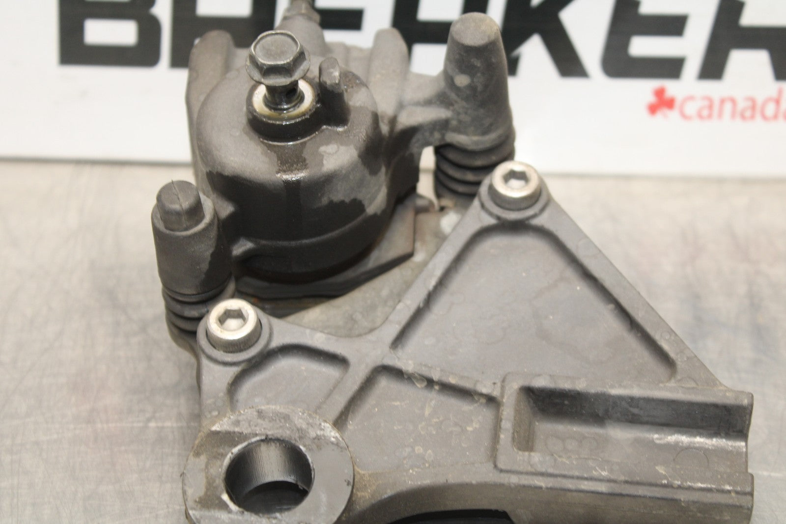 08 KAWASAKI NINJA ZX10R REAR BACK BRAKE CALIPER W MOUNT BRACKET BB201