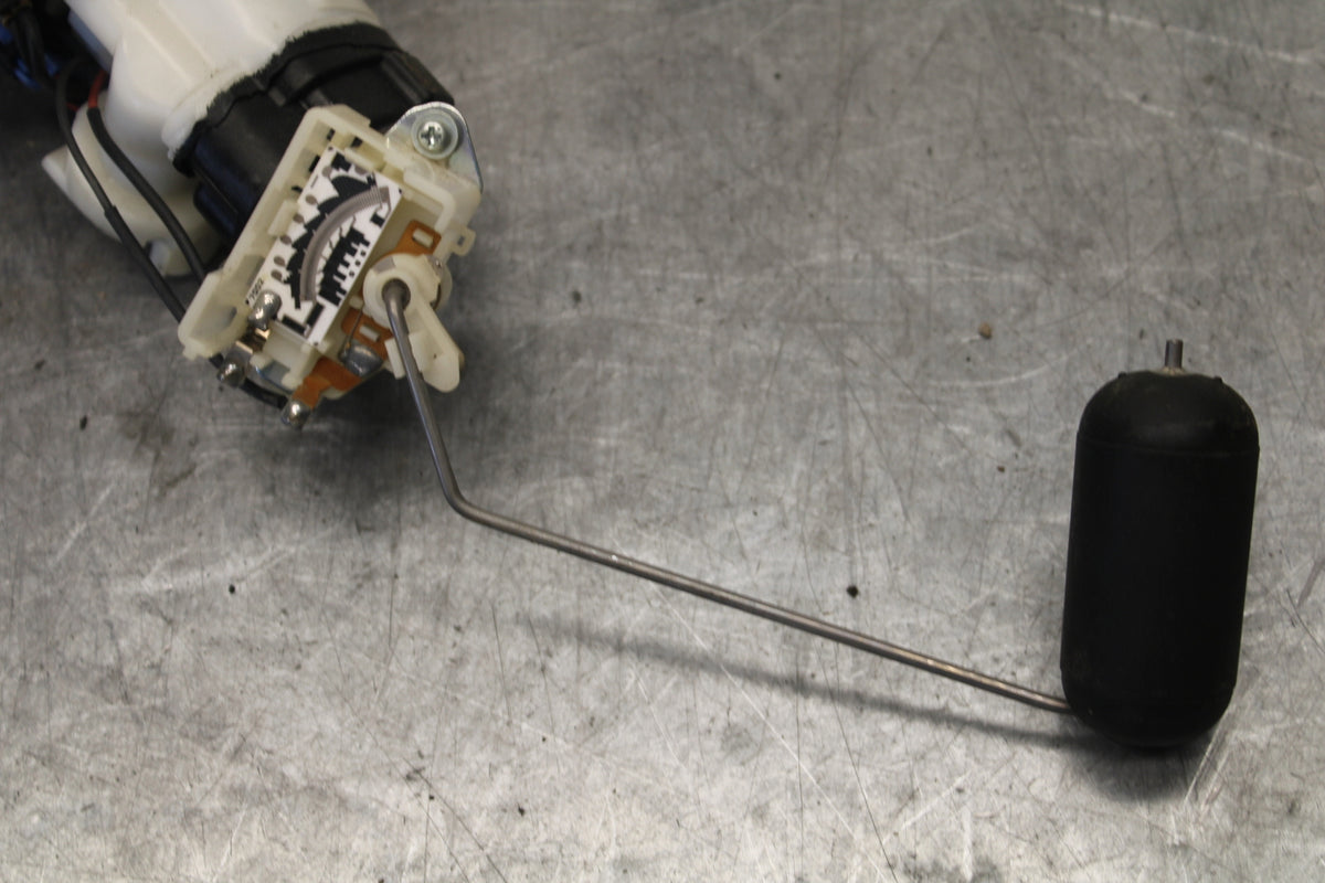 06-07 SUZUKI GSXR 600 FUEL PUMP GAS PETROL SENDER UNIT BB694