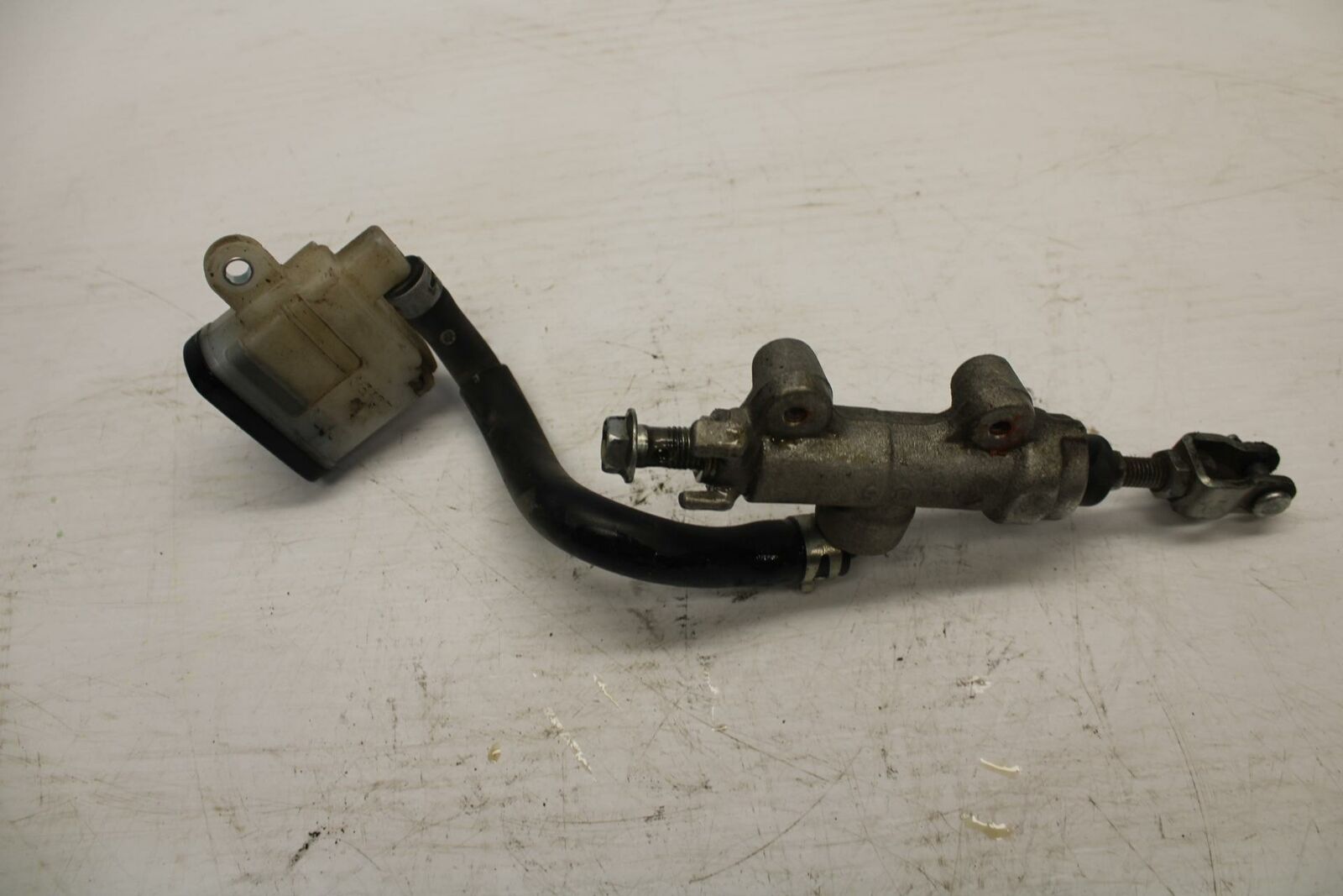 06-07 SUZUKI GSXR600 REAR BACK BRAKE MASTER CYLINDER W RESERVOIR BB275
