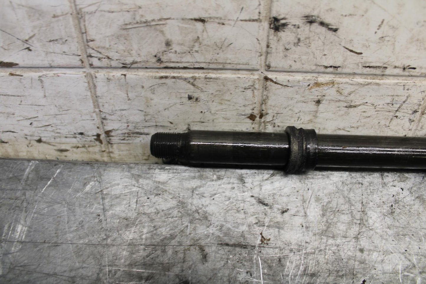 2002 Yamaha YZF R6 FRONT WHEEL RIM AXLE PIVOT BOLT 4XV-25181-00-00 BB545