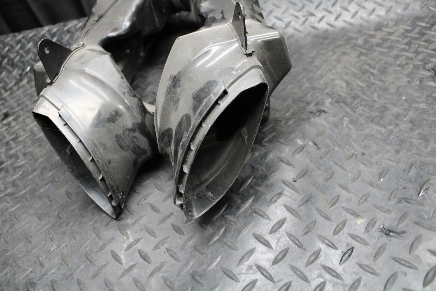09-11 SUZUKI GSXR1000 RIGHT LEFT AIR INTAKE DUCTS RUBBER SEAL BB205