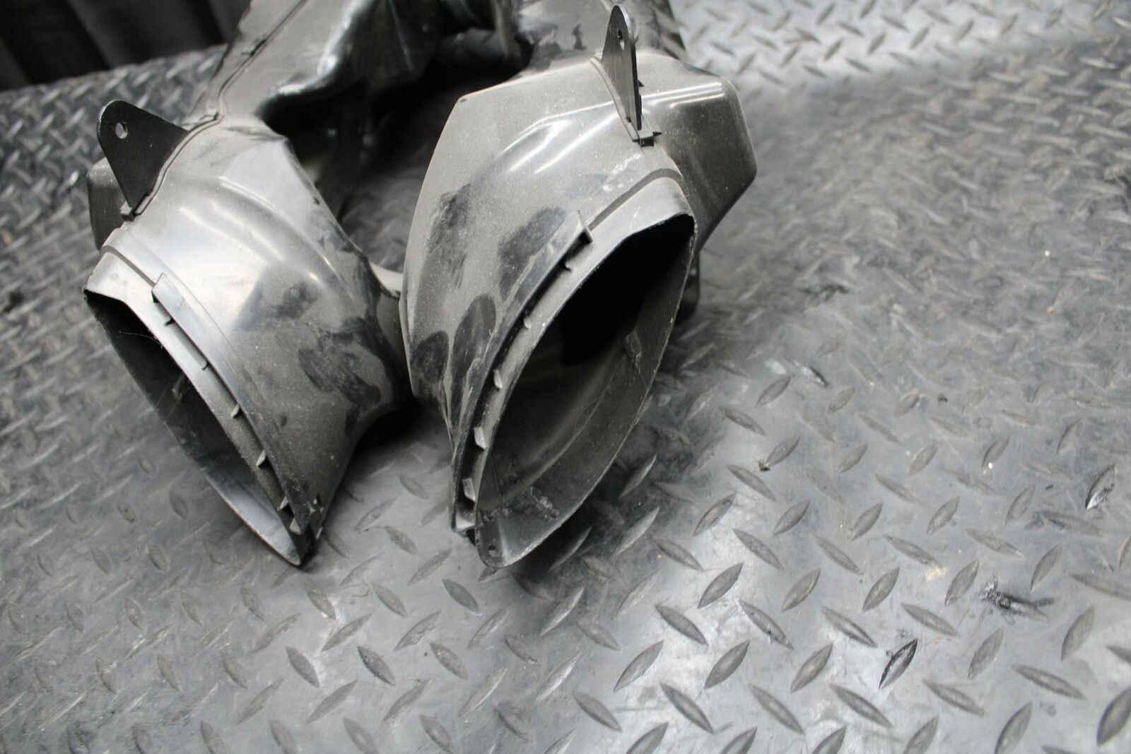09-11 SUZUKI GSXR1000 RIGHT LEFT AIR INTAKE DUCTS RUBBER SEAL BB205