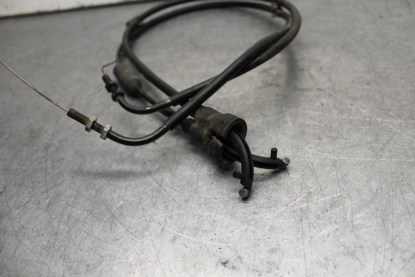 09-11 TRIUMPH DAYTONA 675 THROTTLE CABLES LINES BB652