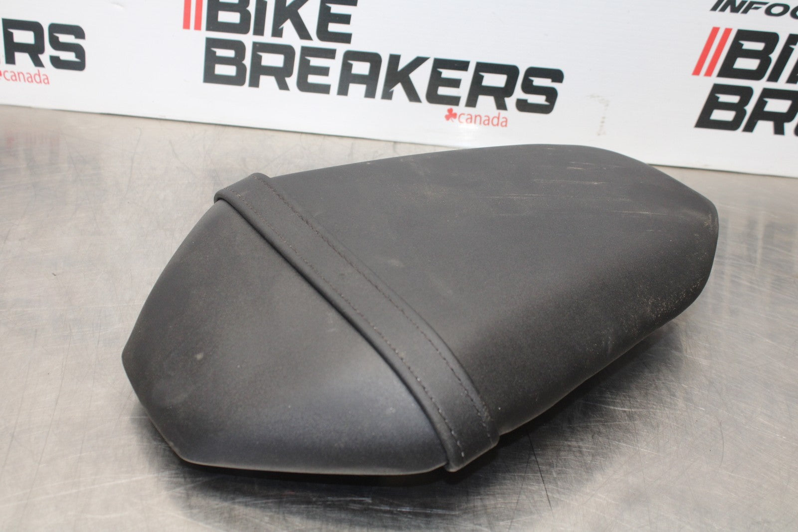 23-24 YAMAHA MT-07 REAR BACK PASSENGER TANDEM SEAT PAD SADDLE PILLION BB194