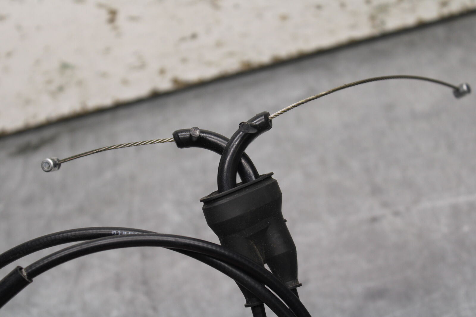 09-12 KAWASAKI NINJA ZX6R THROTTLE CABLE LINE HOUSING GUIDE BB110