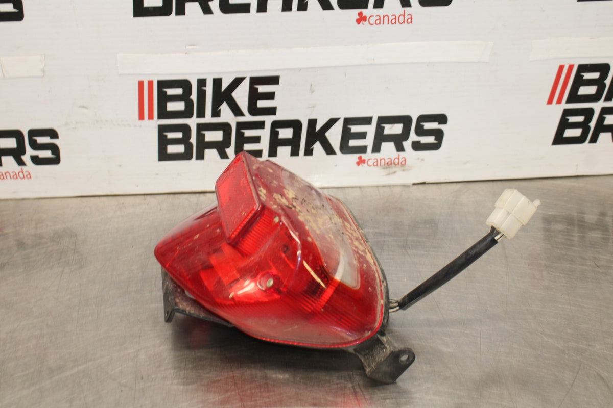 01-02 SUZUKI GSXR1000 REAR TAIL TAILLIGHT BACK BRAKE LIGHT BB880