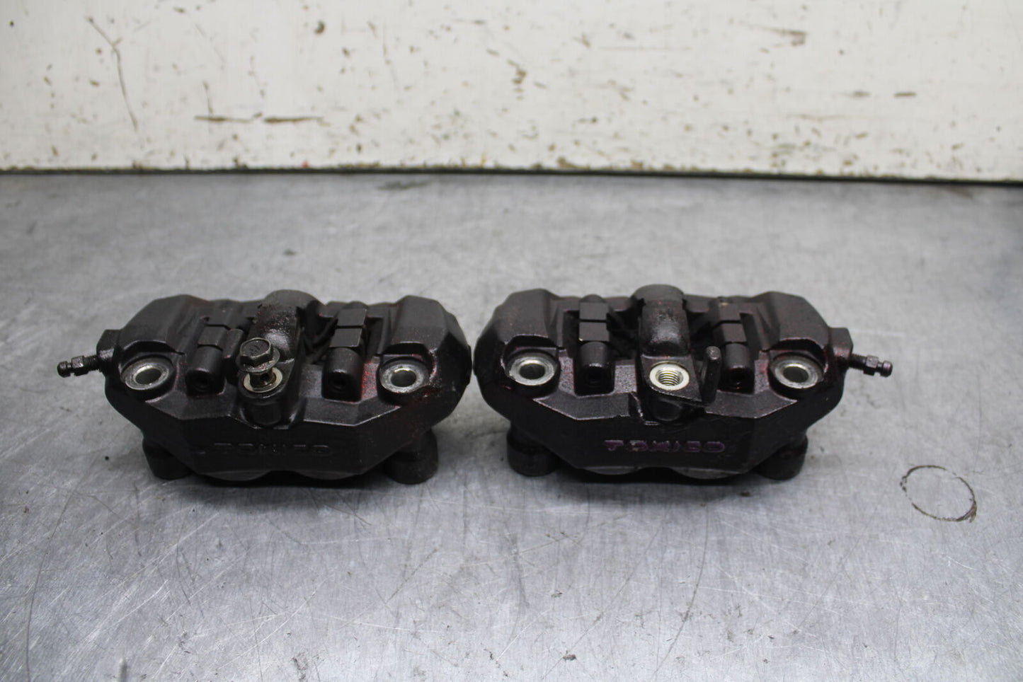 05-06 SUZUKI GSXR1000 RIGHT LEFT FRONT BRAKE CALIPER SET PAIR CALIPERS BB113