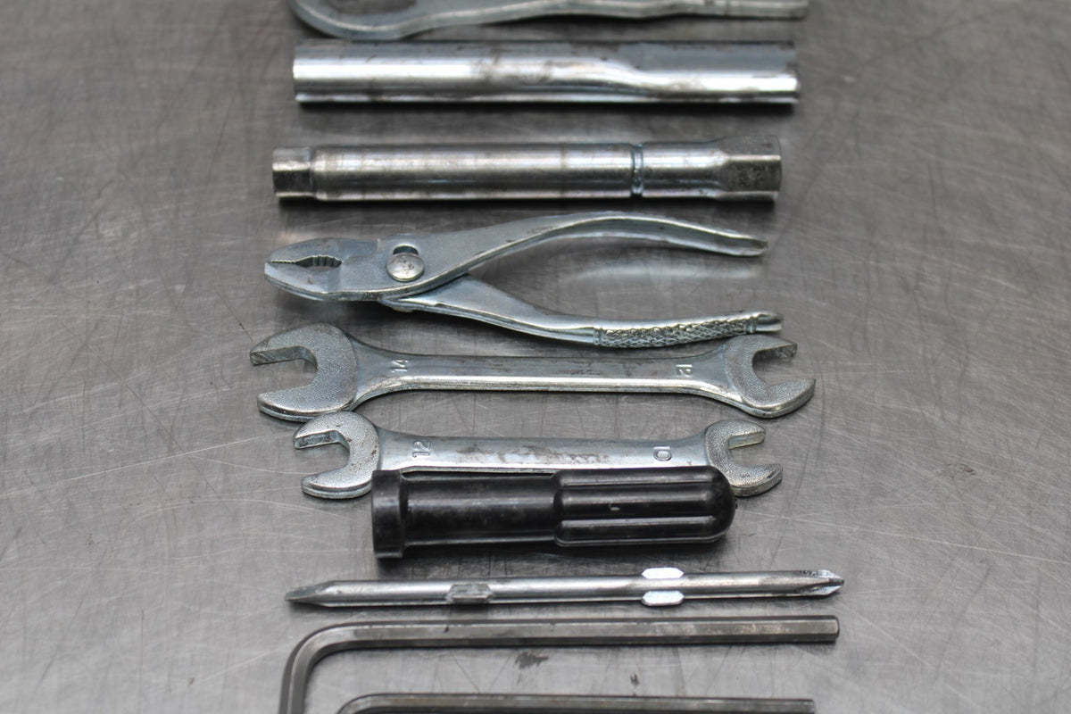 13 YAMAHA YZF R1 STOCK TOOLS OEM TOOL BAG KIT SET BB781