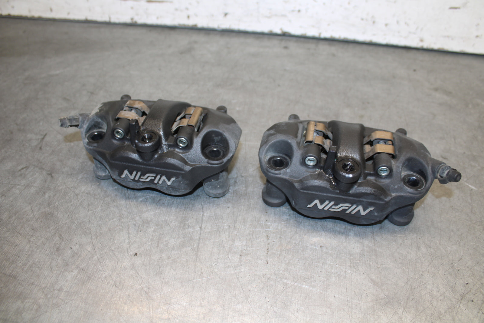 19-23 KAWASAKI NINJA ZX6R RIGHT LEFT FRONT BRAKE CALIPER SET PAIR CALIPERS BB701